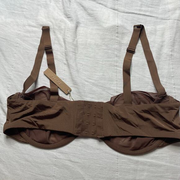 NWT Skims No Show Molded Unlined Balconette Bra Sz 42D Jasper - Picture 2 of 7